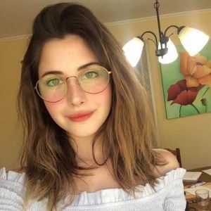 Meet your Posher, Alexandra